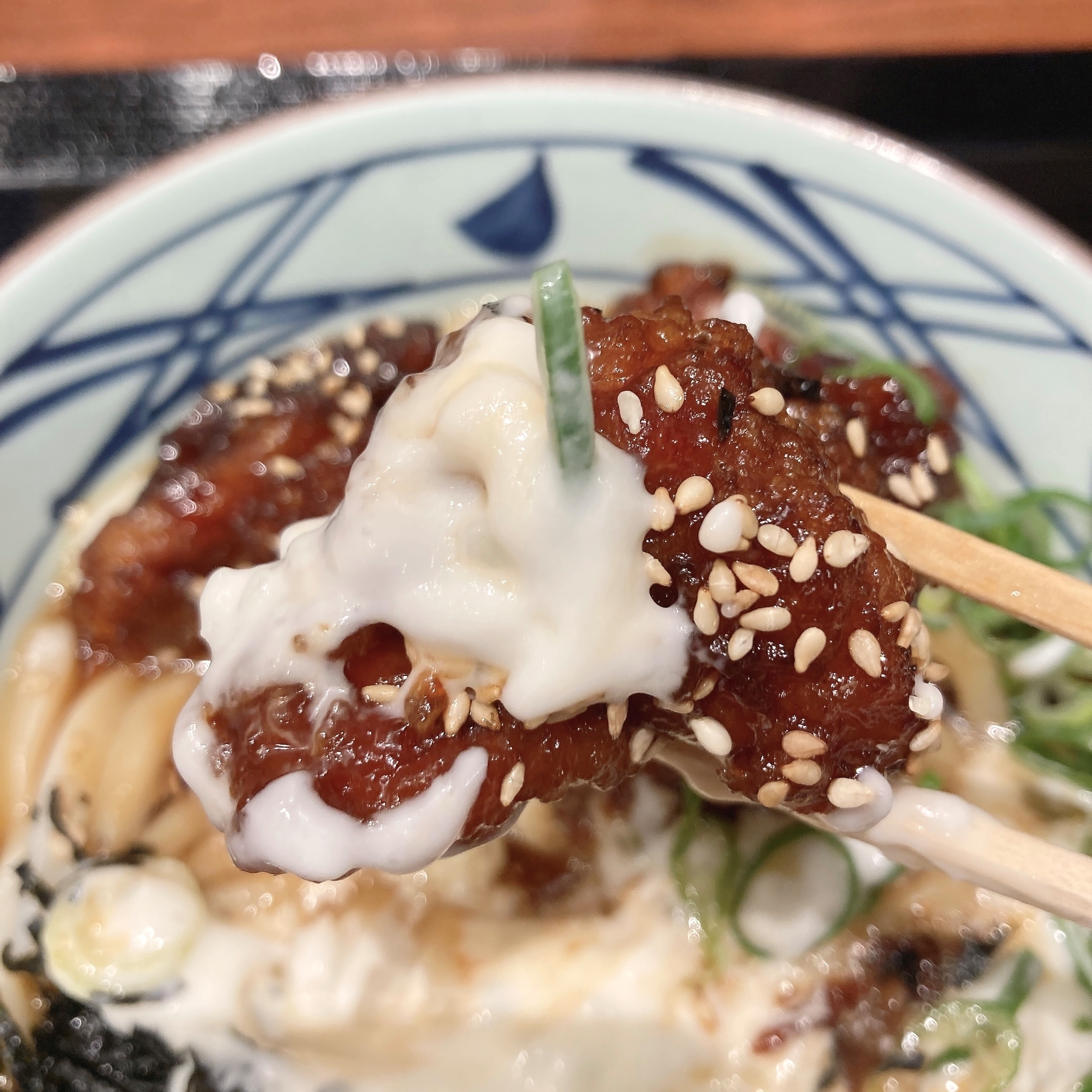 丸亀製麺のオススメの期間限定メニュー「てりやきタル鶏ぶっかけうどん」