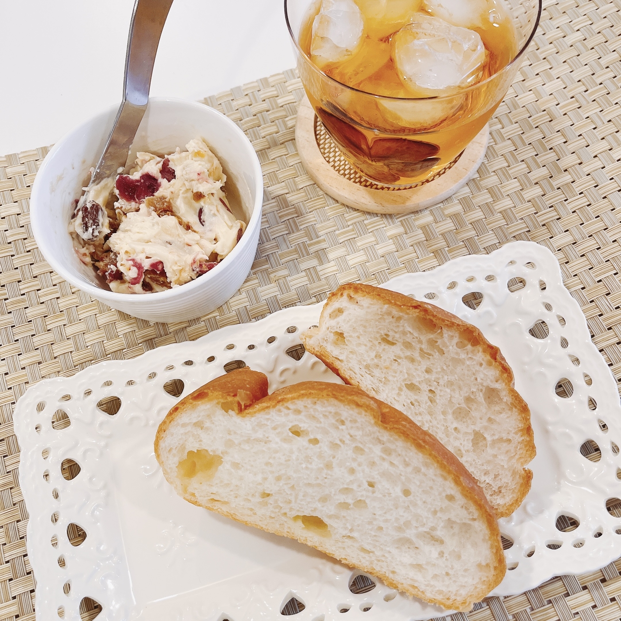 成城石井のオススメの商品「4種ドライフルーツのクリームチーズ」