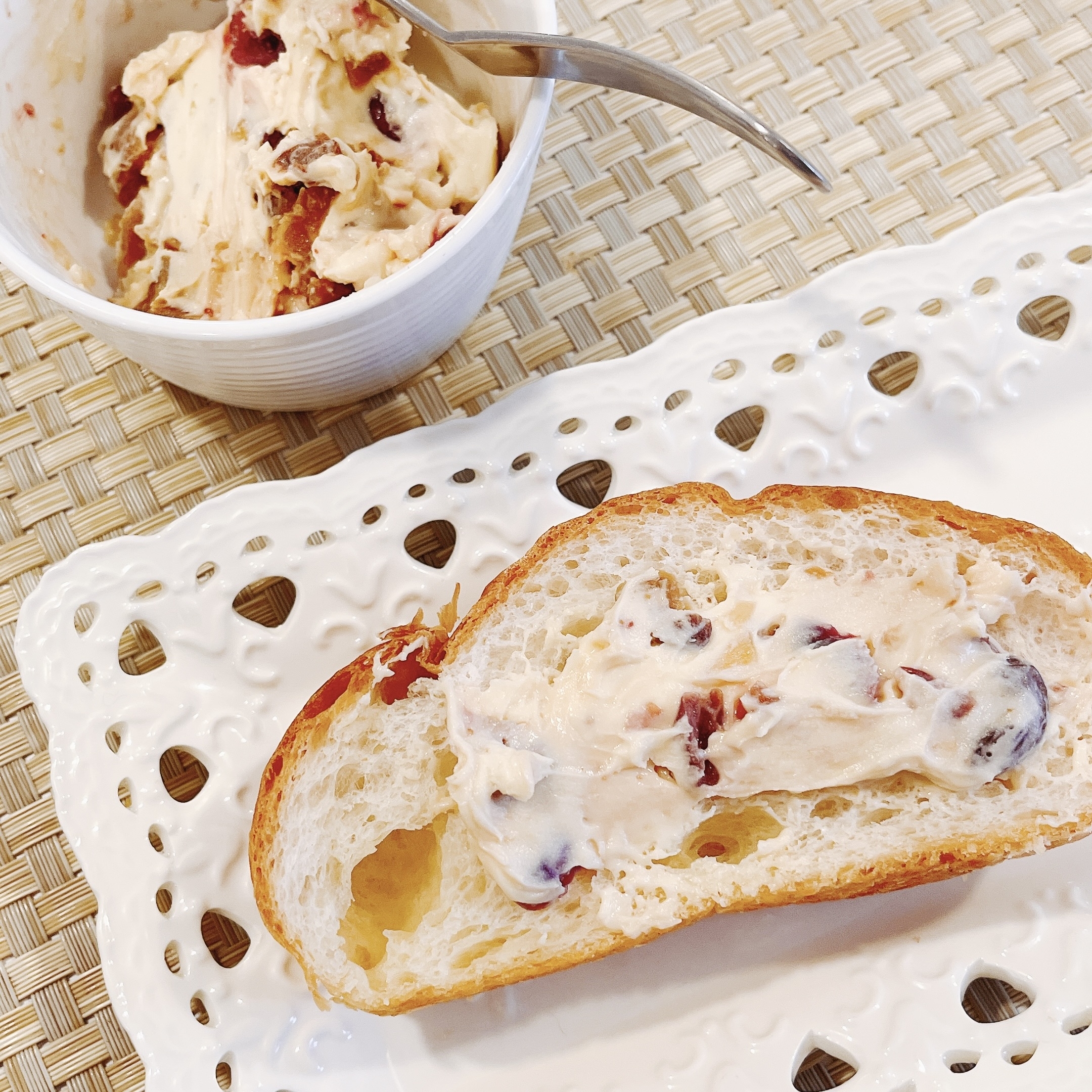 成城石井のオススメの商品「4種ドライフルーツのクリームチーズ」