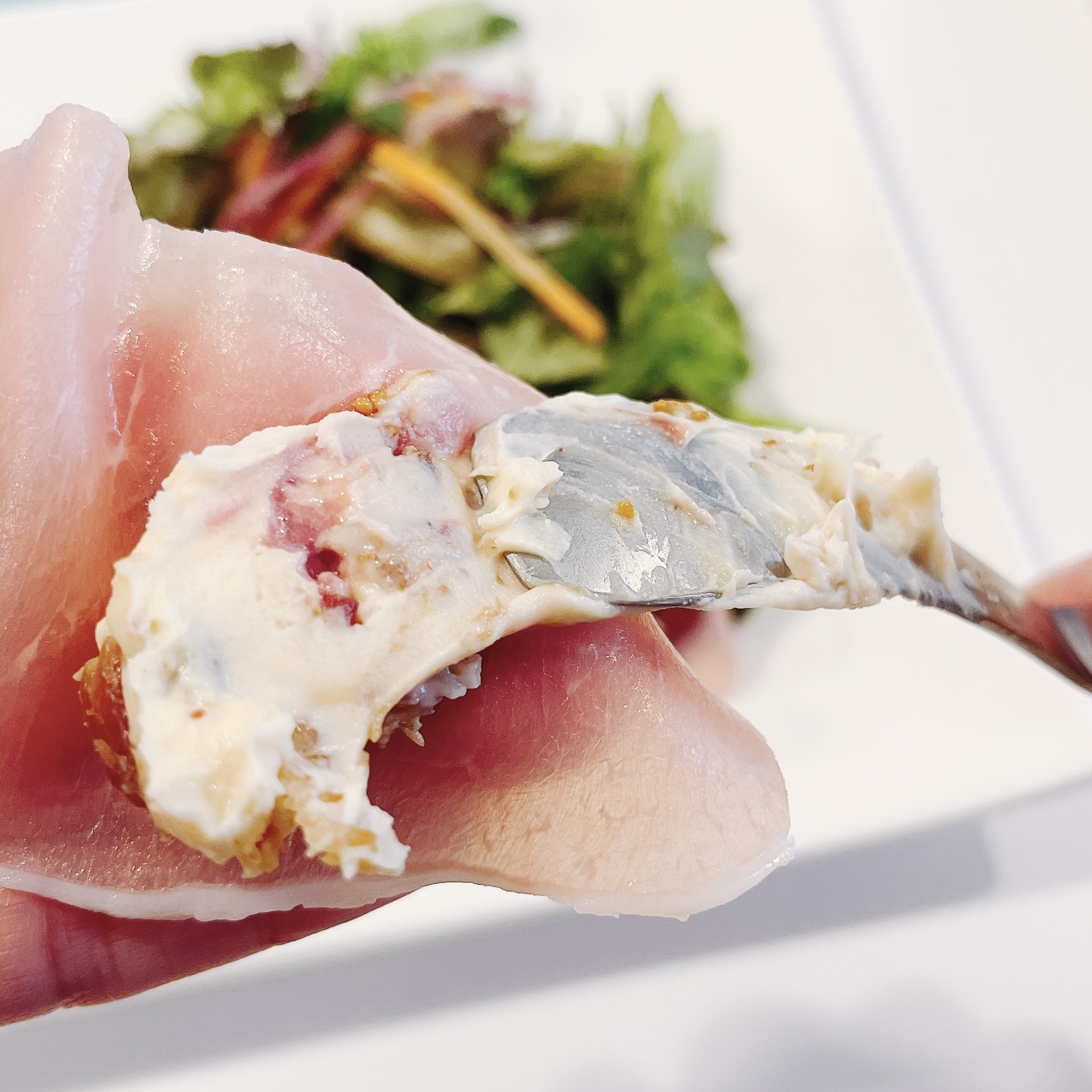 成城石井のオススメの商品「4種ドライフルーツのクリームチーズ」