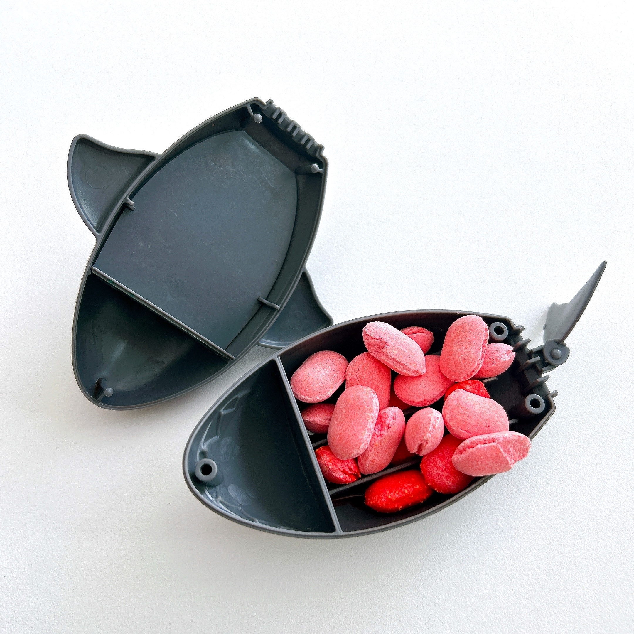 DAISO(ダイソー)のおすすめオモチャ「すすむシャーク」