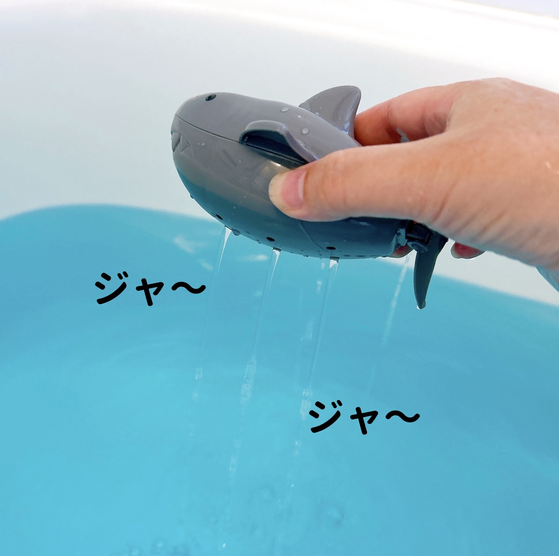 DAISO(ダイソー)のおすすめオモチャ「すすむシャーク」