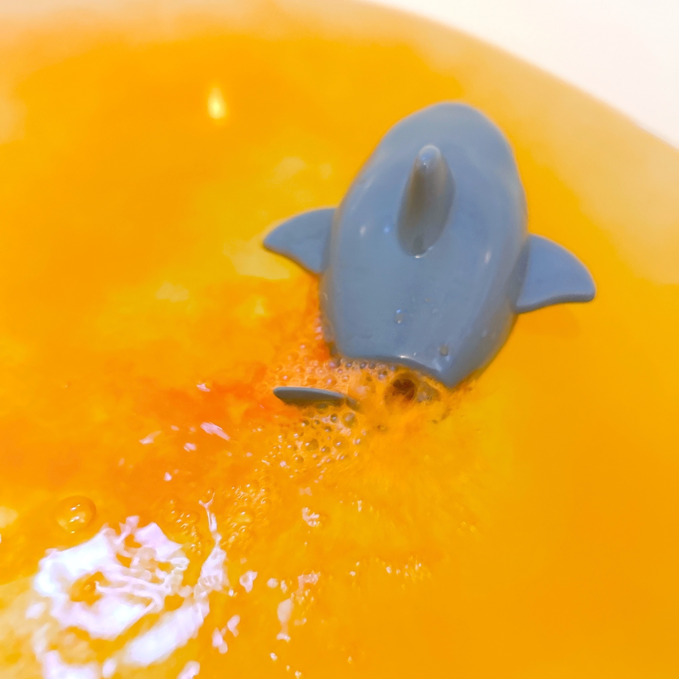 DAISO(ダイソー)のおすすめオモチャ「すすむシャーク」