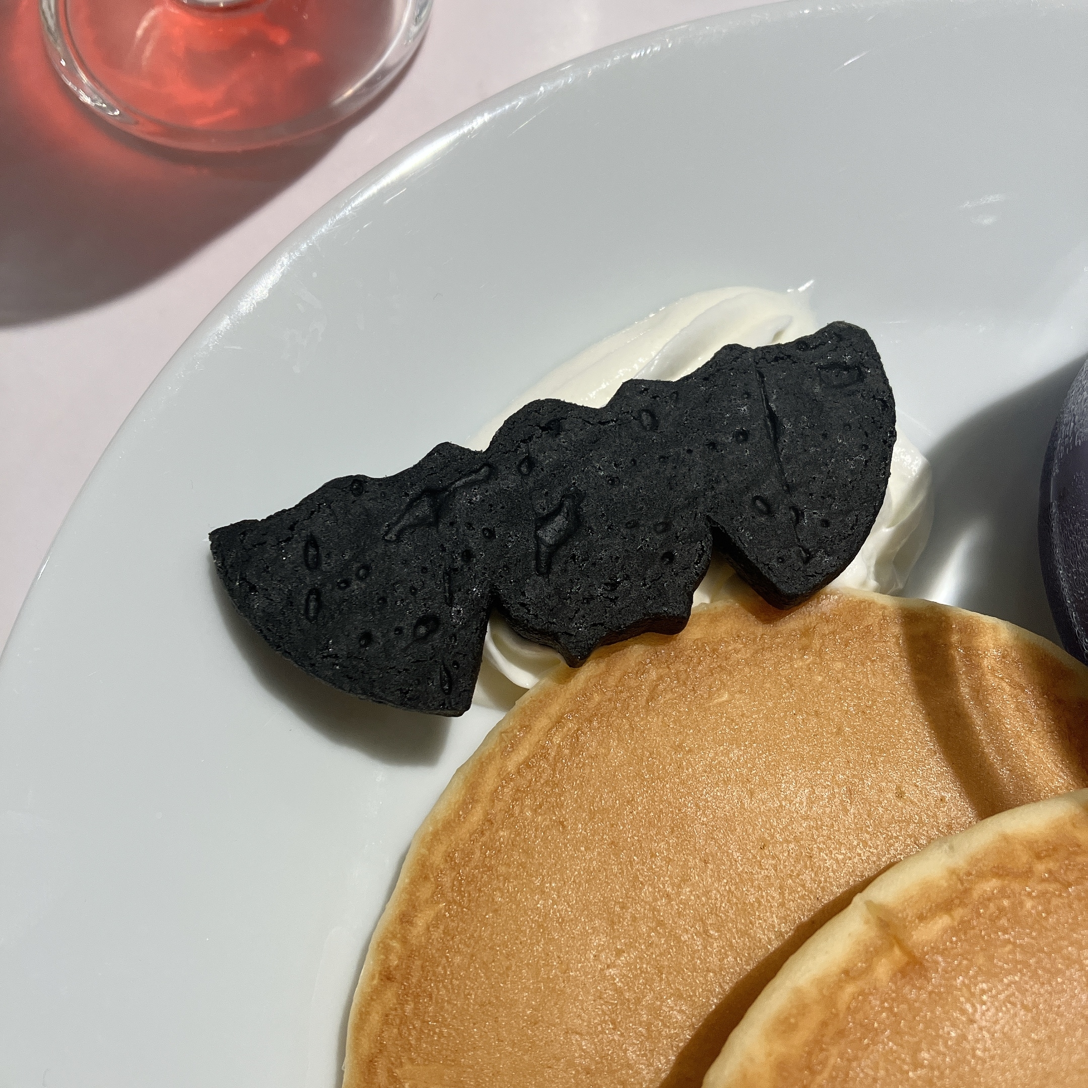 IKEA(イケア)のおすすめフード「かけて楽しい!魔女のベリーパンケーキ」