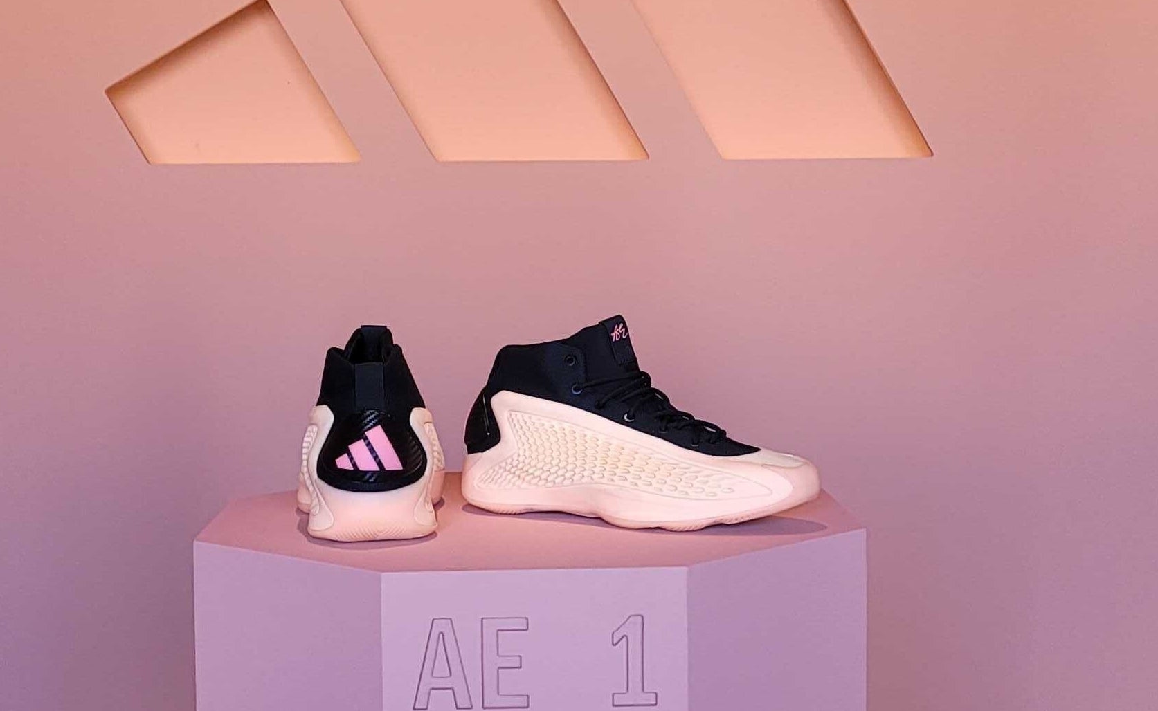 Adidas Anthony Edwards 1 : r/BBallShoes