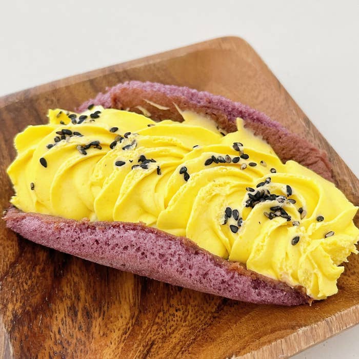 セブン-イレブンのオススメのスイーツ「おいもれっと おいもホイップ&カラメルソース」