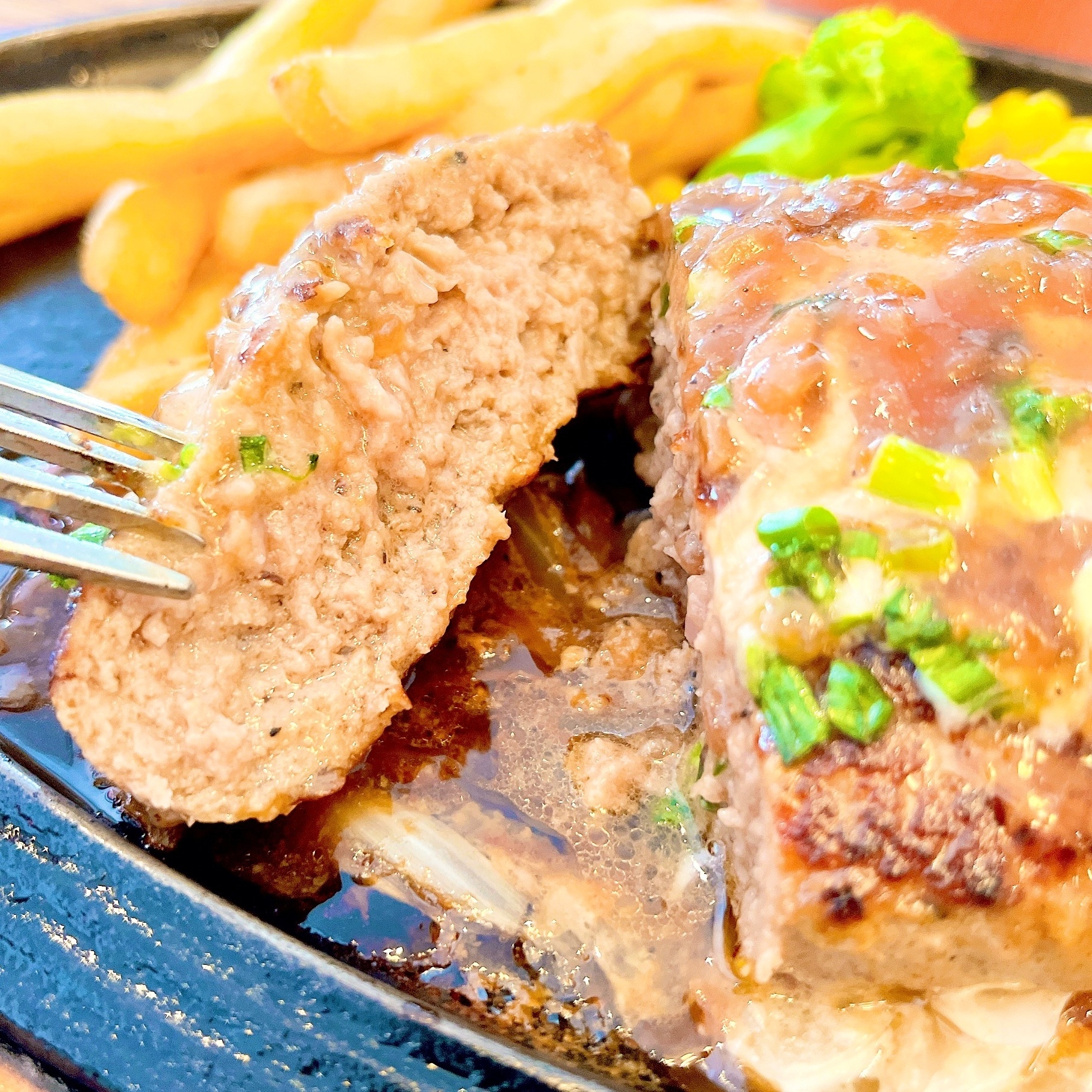 Royal Host(ロイヤルホスト)のオススメのフード「190gレギュラー 黒×黒ハンバーグ」