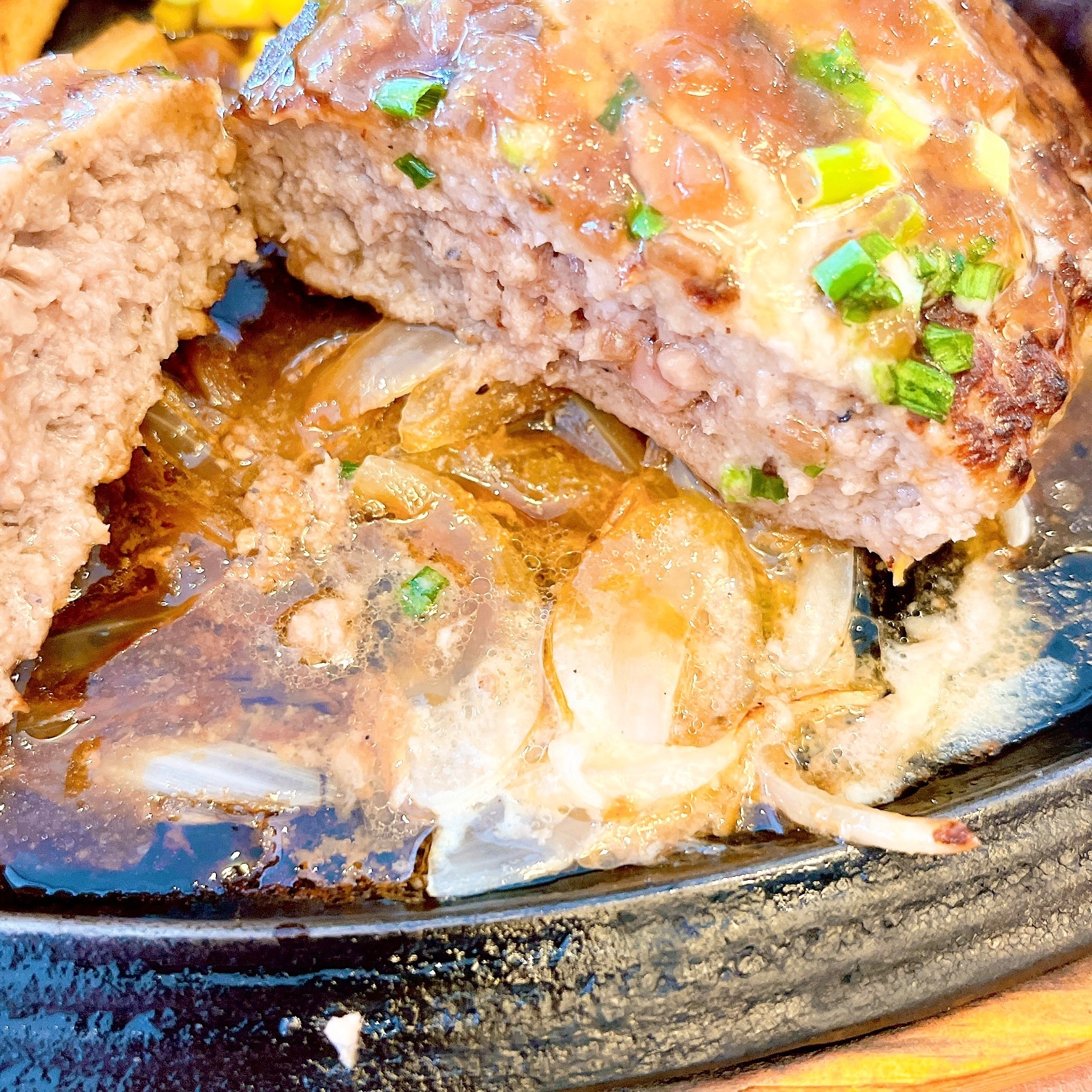 Royal Host(ロイヤルホスト)のオススメのフード「190gレギュラー 黒×黒ハンバーグ」