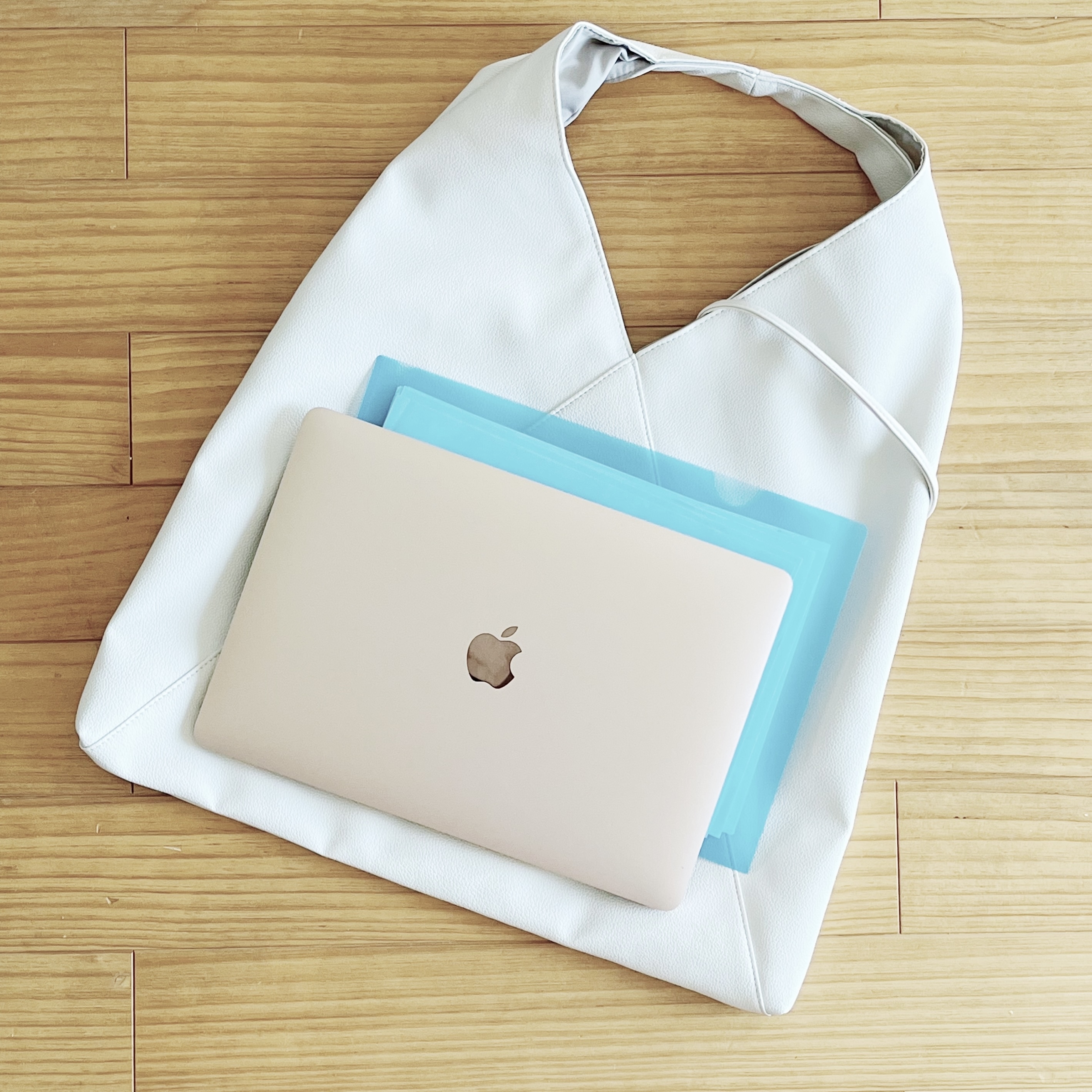 GLOBAL WORK（グローバルワーク）のおすすめのバッグ「ケース付きトライアングルトート」