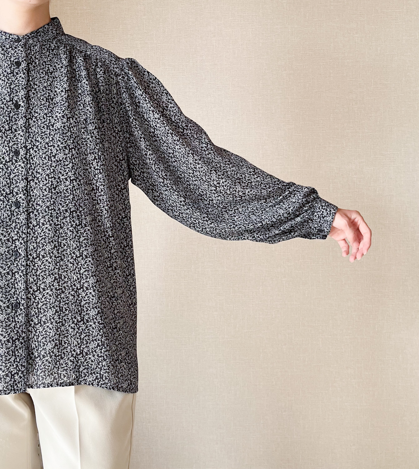 UNIQLO（ユニクロ）のおすすめアイテム「ボリュームスリーブプリントブラウス（長袖）」