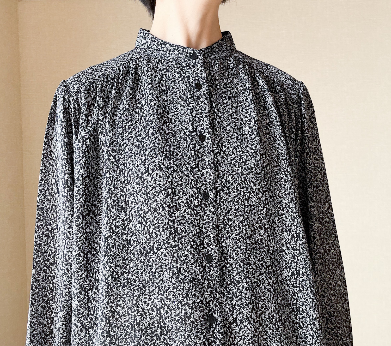 UNIQLO（ユニクロ）のおすすめアイテム「ボリュームスリーブプリントブラウス（長袖）」