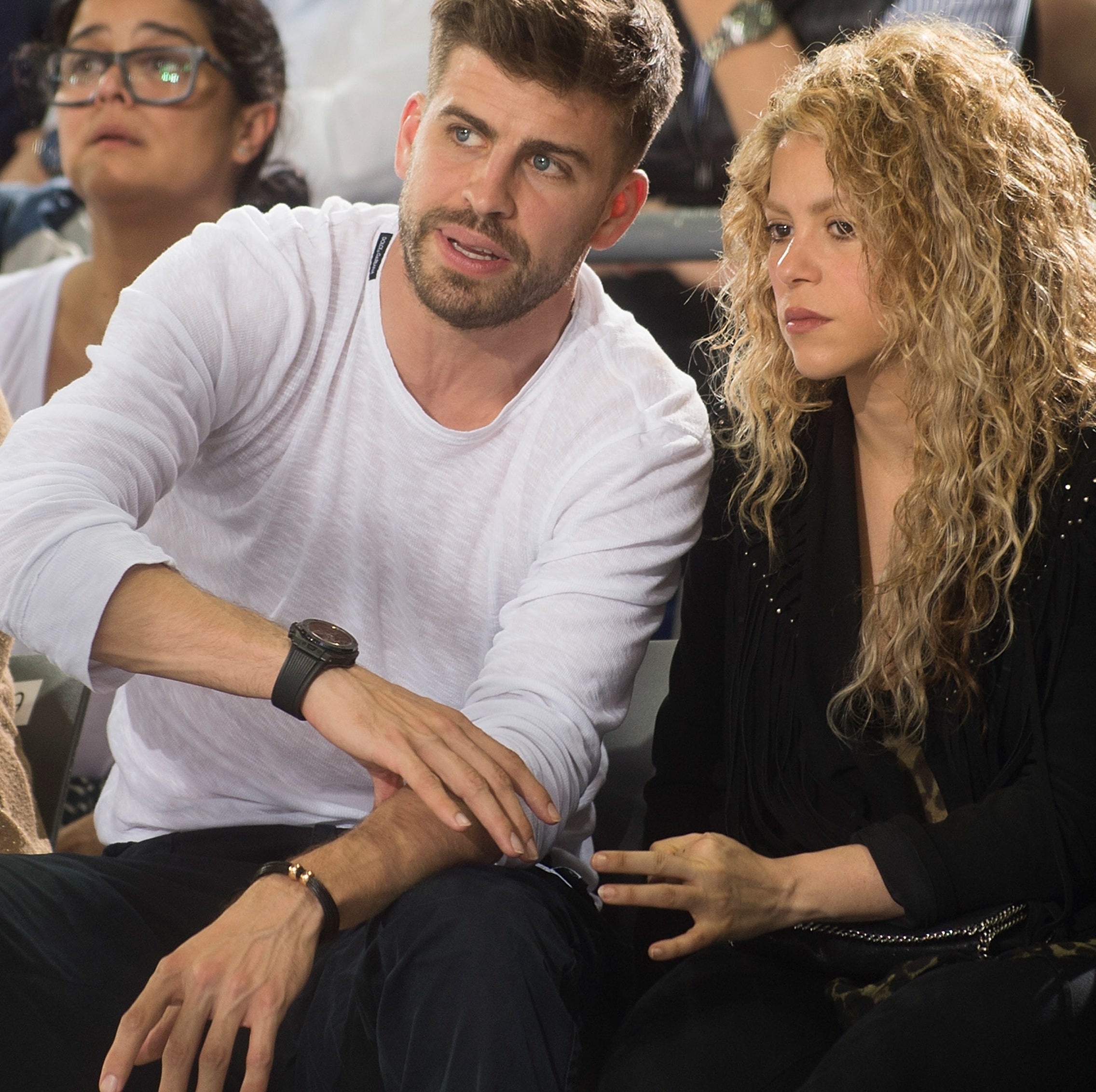 Shakira and Gerard sitting next to each other