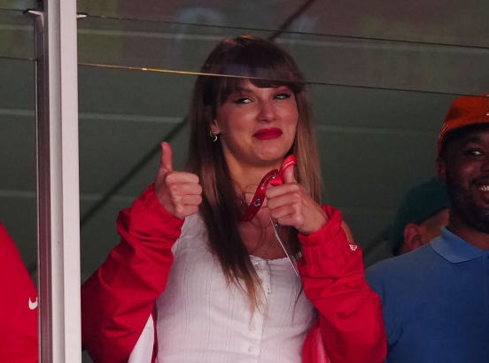 Taylor giving the thumbs-up