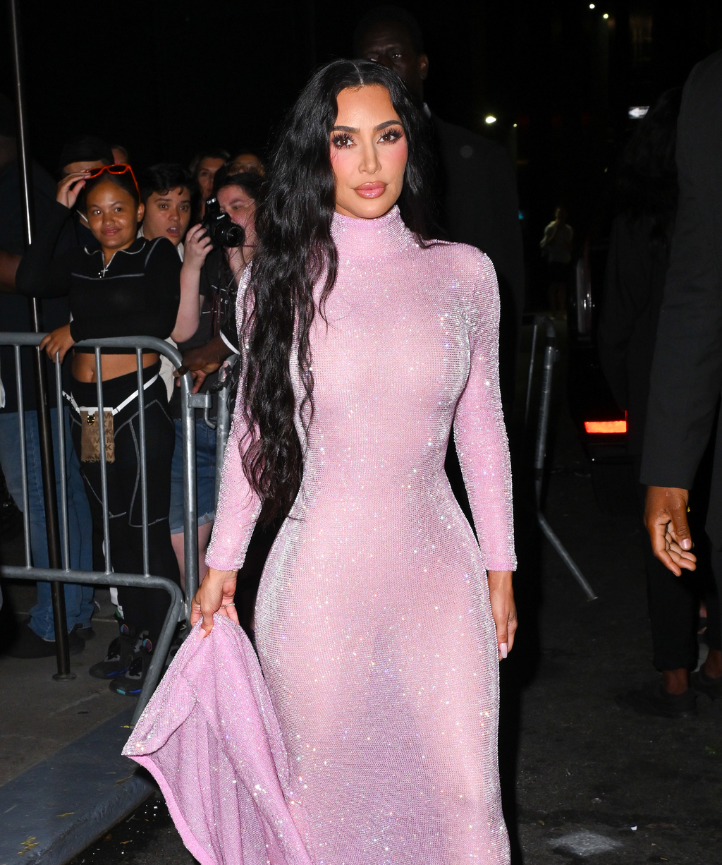 Kim Kardashian Debuted A Buzz Cut For A Photo Shoot, And It's Going ...