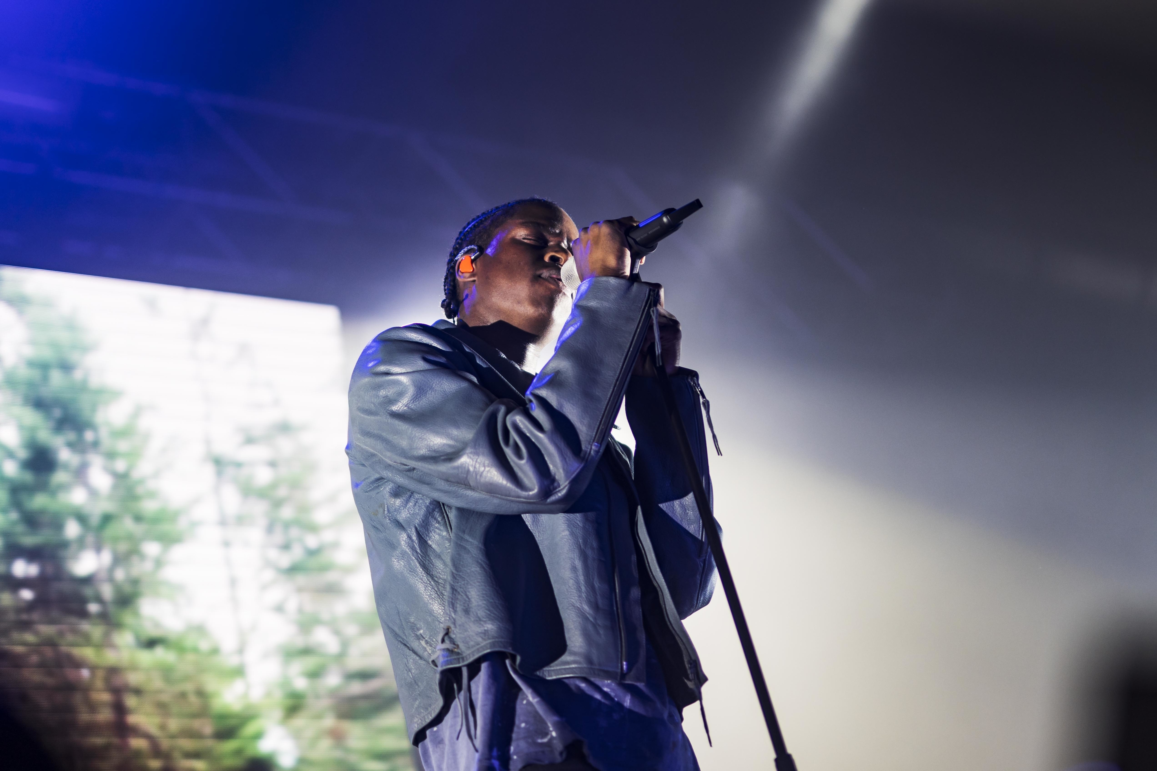 Daniel Caesar Snuck Out the Back of His Own Concert in Austin | Complex