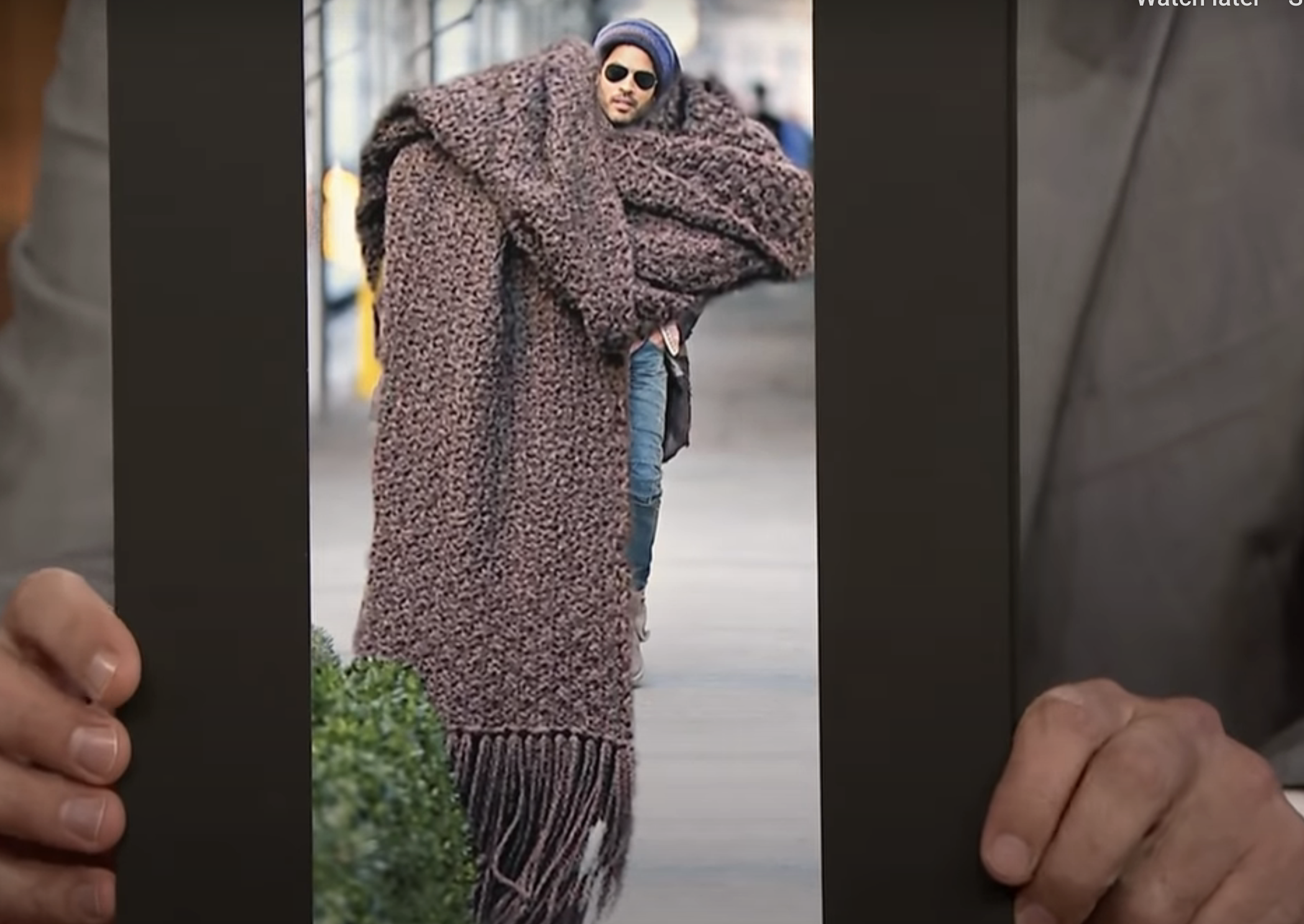 Lenny Kravitz&#x27; scarf edited to look massive