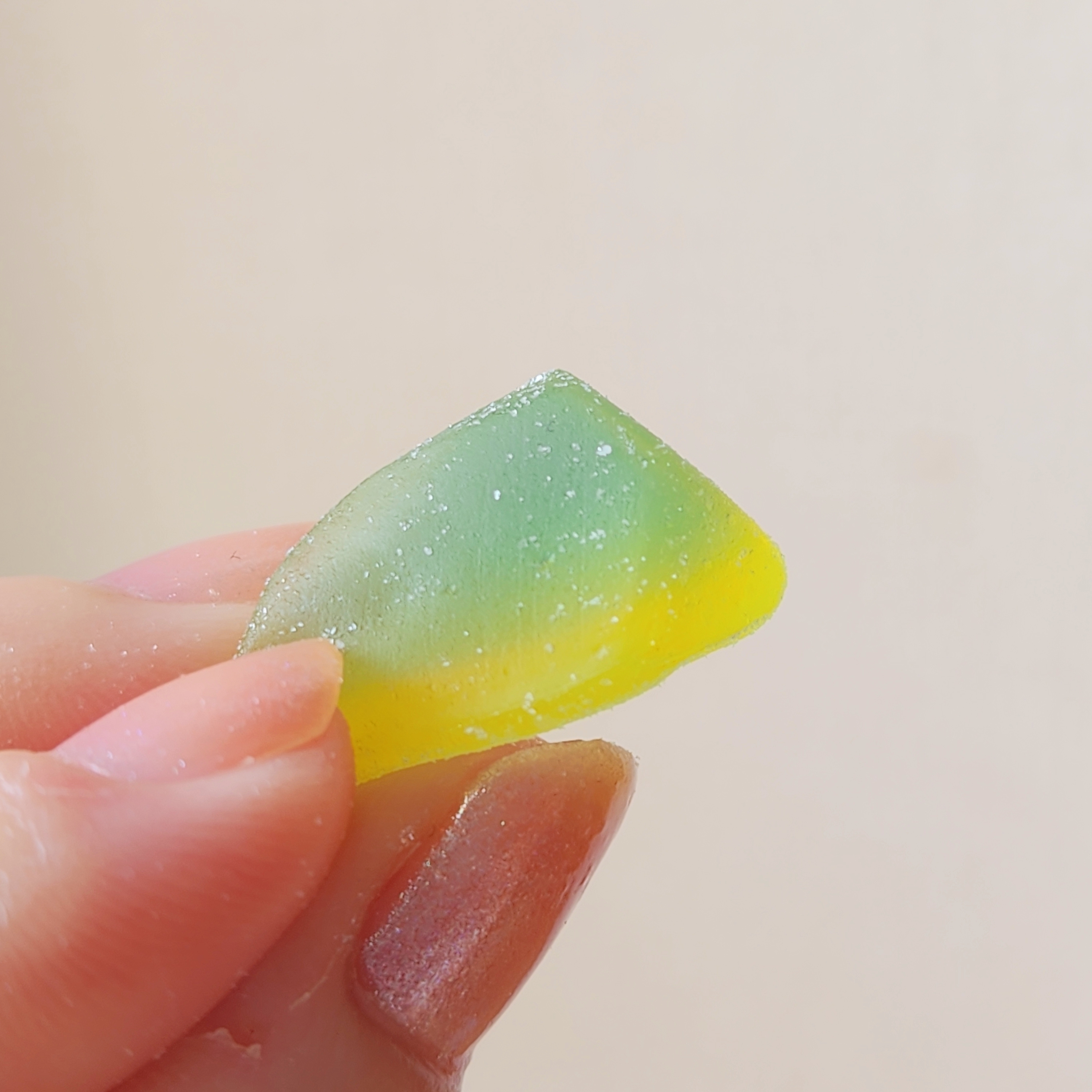 セブン-イレブンのおすすめお菓子「カンロ 空想果実グミ キラスピカの実」