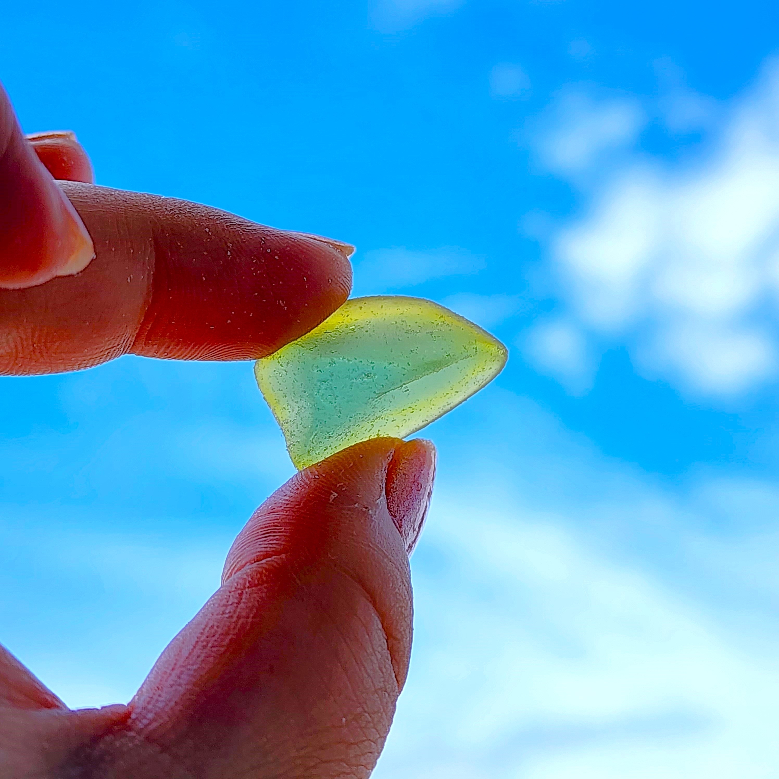 セブン-イレブンのおすすめお菓子「カンロ 空想果実グミ キラスピカの実」