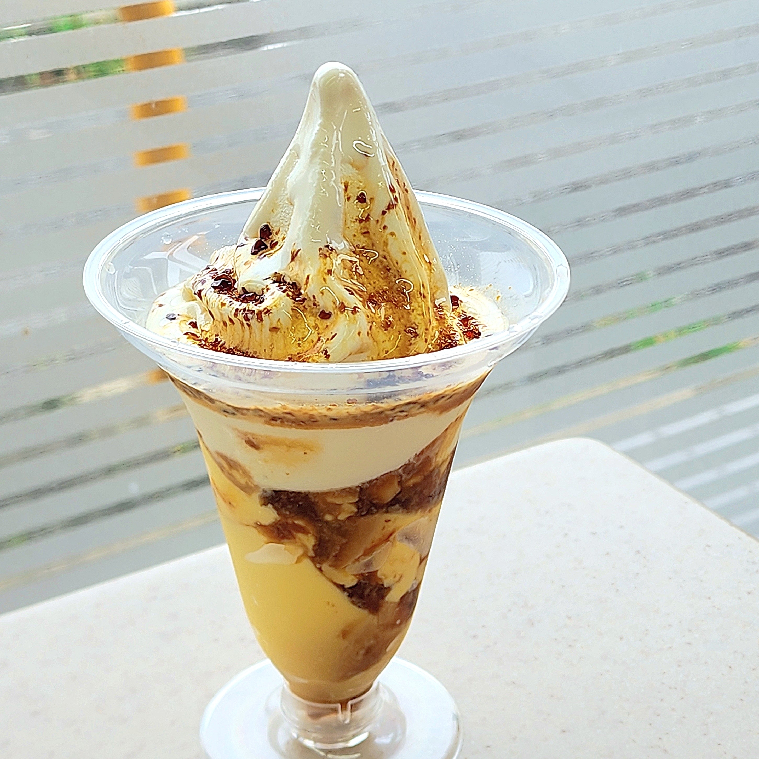 ミニストップのおすすめスイーツ「なめらかプリンパフェ」