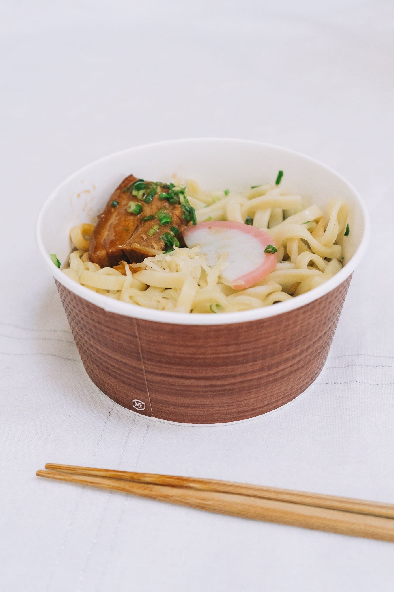 ローソンのオススメグルメ「麺処てぃあんだー監修 ラフテーそば」