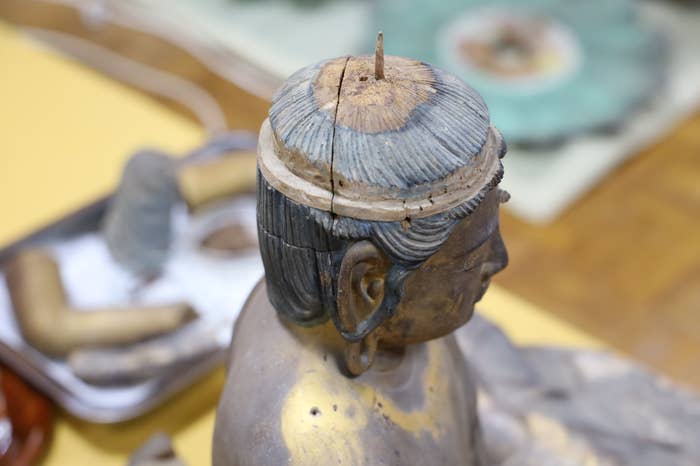 弥勒菩薩坐像（左から）／広島県福山市提供