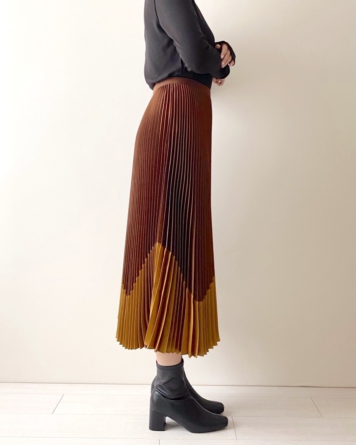 UNIQLO（ユニクロ）のおすすめスカート「プリーツカラーブロックスカート」