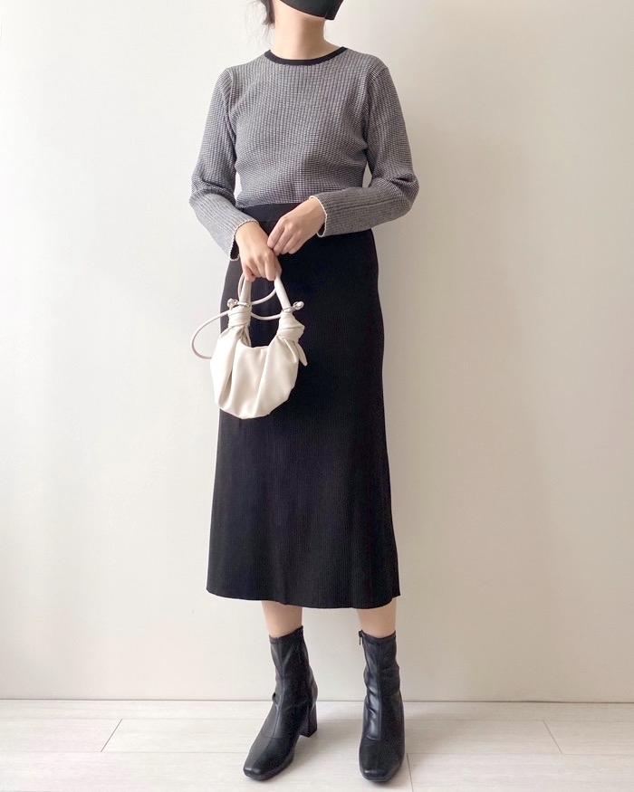 グローバルワークのオススメのトップス「メルティリブクルーネックプルオーバー」のコーディネート