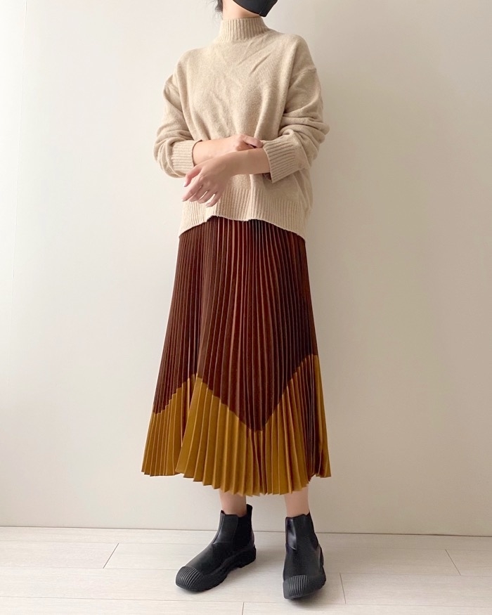 UNIQLO（ユニクロ）のおすすめスカート「プリーツカラーブロックスカート」