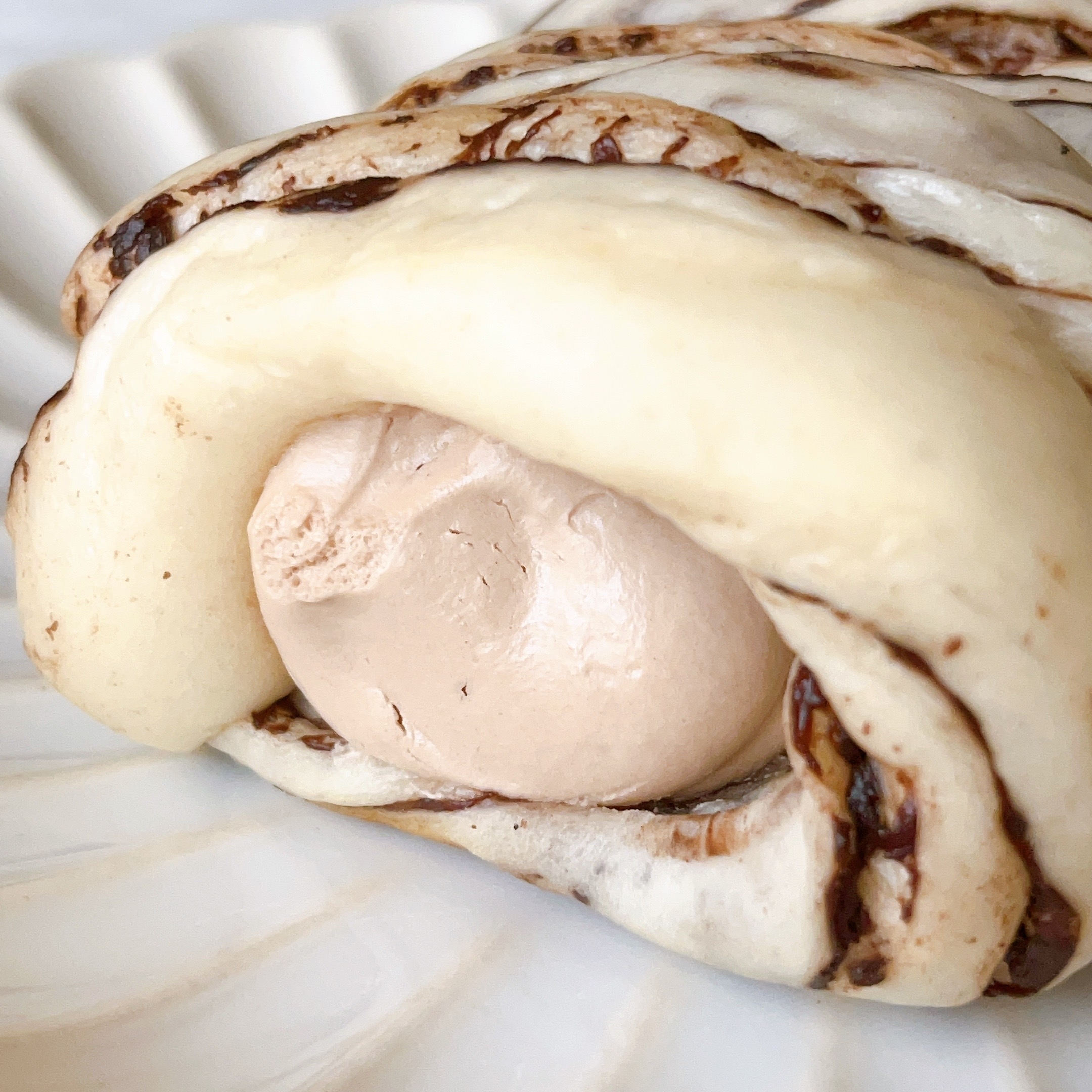 FamilyMart（ファミリーマート）のおすすめ「たっぷりホイップコロネ（チョコ）」