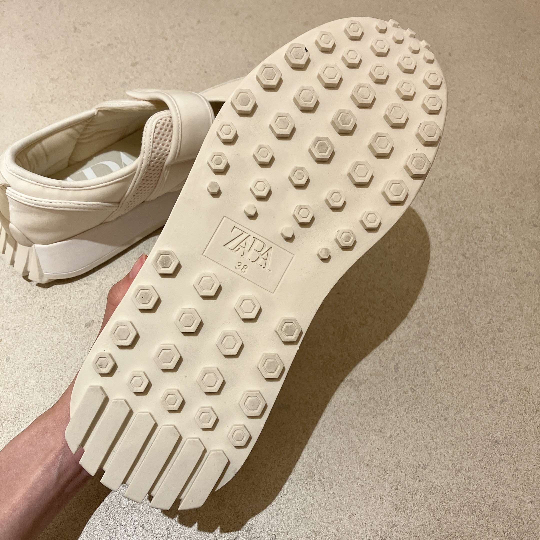 ZARA（ザラ）のおすすめ靴「バレエ フラット スニーカー」