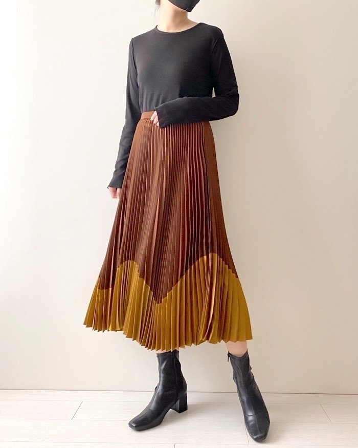 UNIQLO（ユニクロ）のおすすめスカート「プリーツカラーブロックスカート」