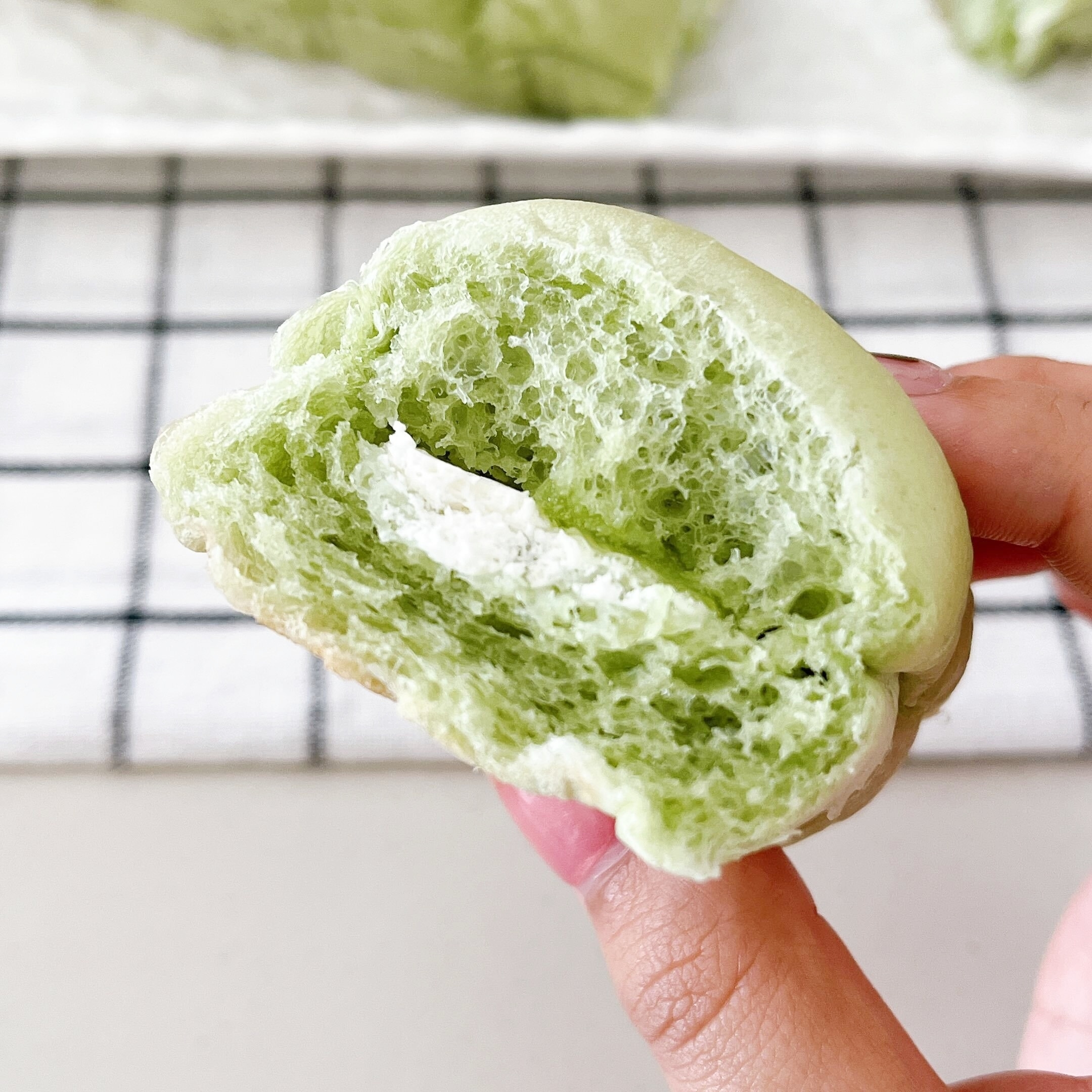 セブン-イレブンのオススメのパン「滋賀県産小麦使用 モリヤマメロンジャムのちぎりパン」