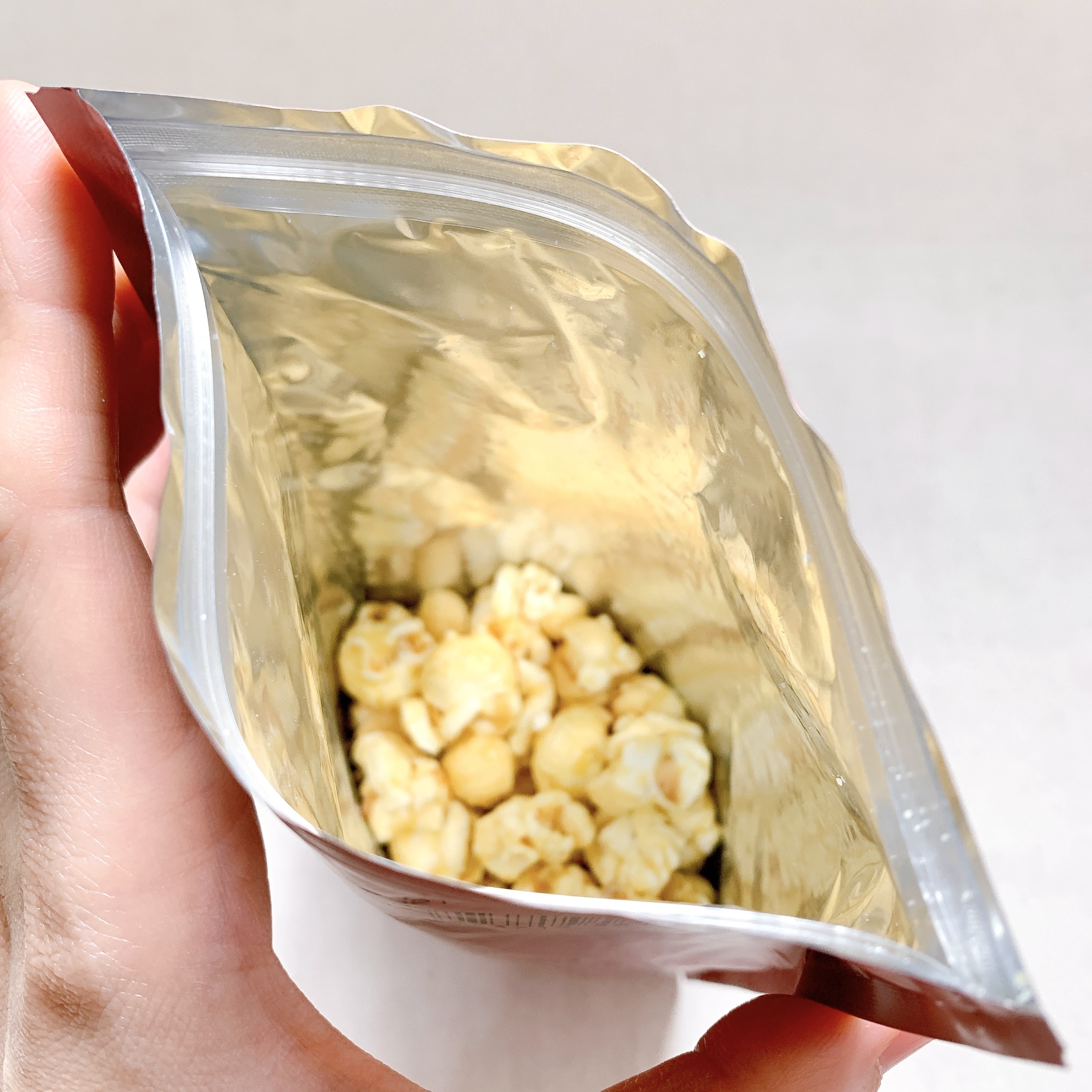 3COINS(スリーコインズ)のおすすめのお菓子「しっかり絡めたさつまいもポップコーン」