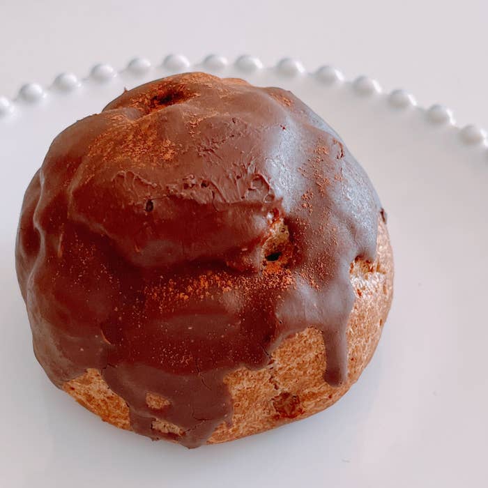 LAWSON（ローソン）のおすすめ「コクふわツインシュー 濃厚ショコラ」