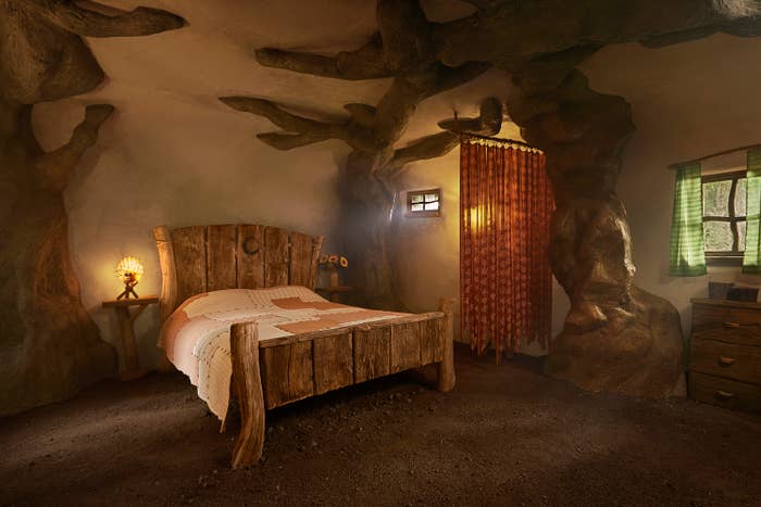 A bedroom in Shrek&#x27;s Swamp