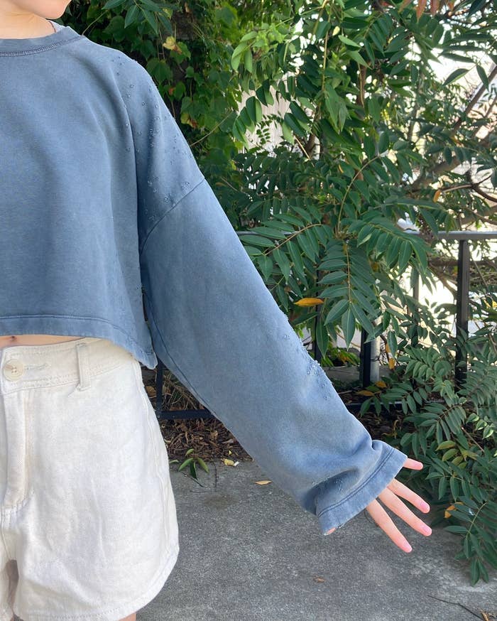 ZARA(ザラ)のおすすめスウェット「ダメージ フェイドエフェクト スウェットシャツ」