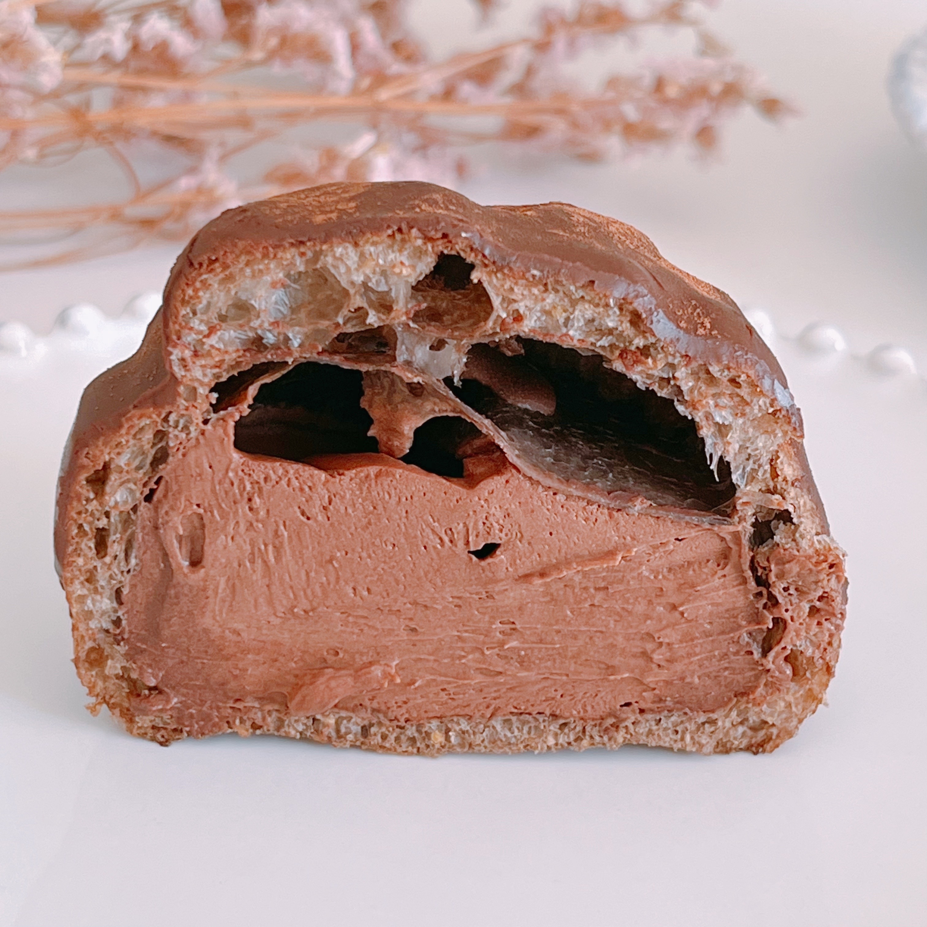 LAWSON(ローソン)のおすすめ「コクふわツインシュー 濃厚ショコラ」