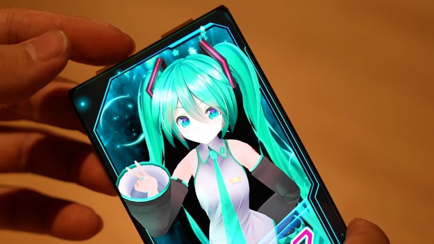 すごすぎる」「どういう仕組み！？」初音ミクの“動く”デジタルカードが 