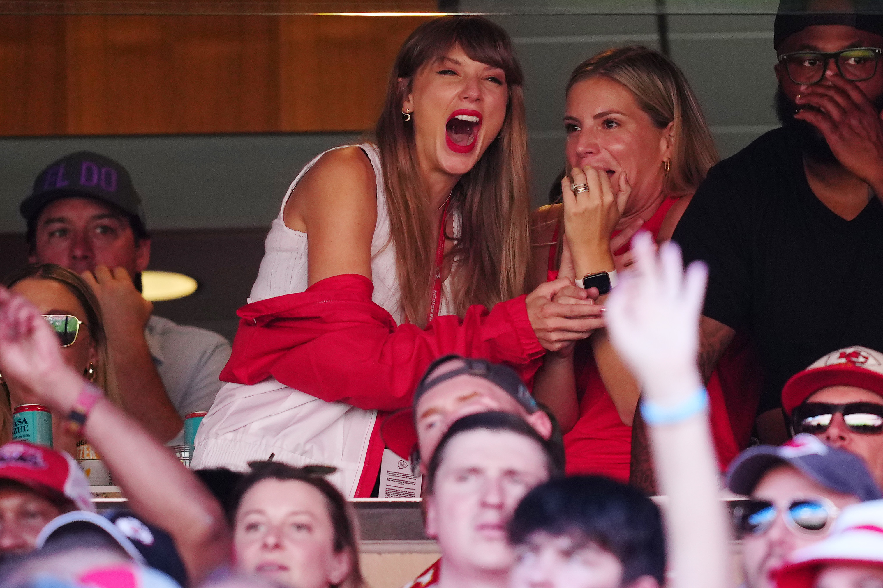 taylor cheering at the game