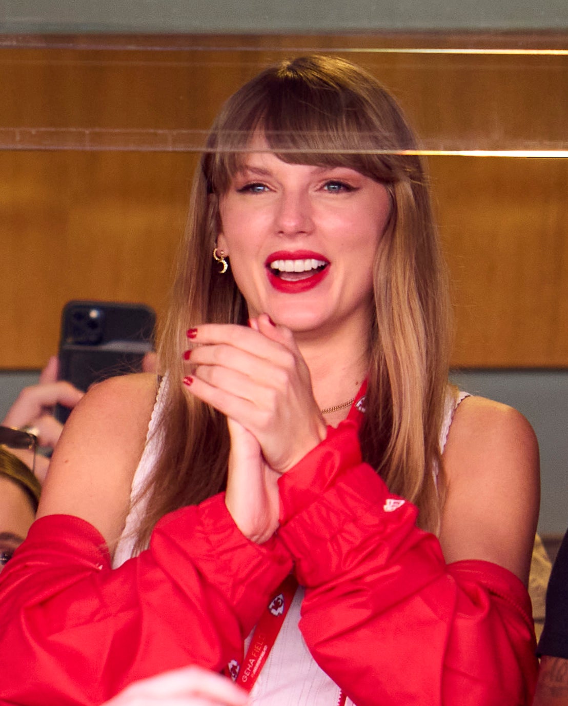 closeup of taylor watching the game