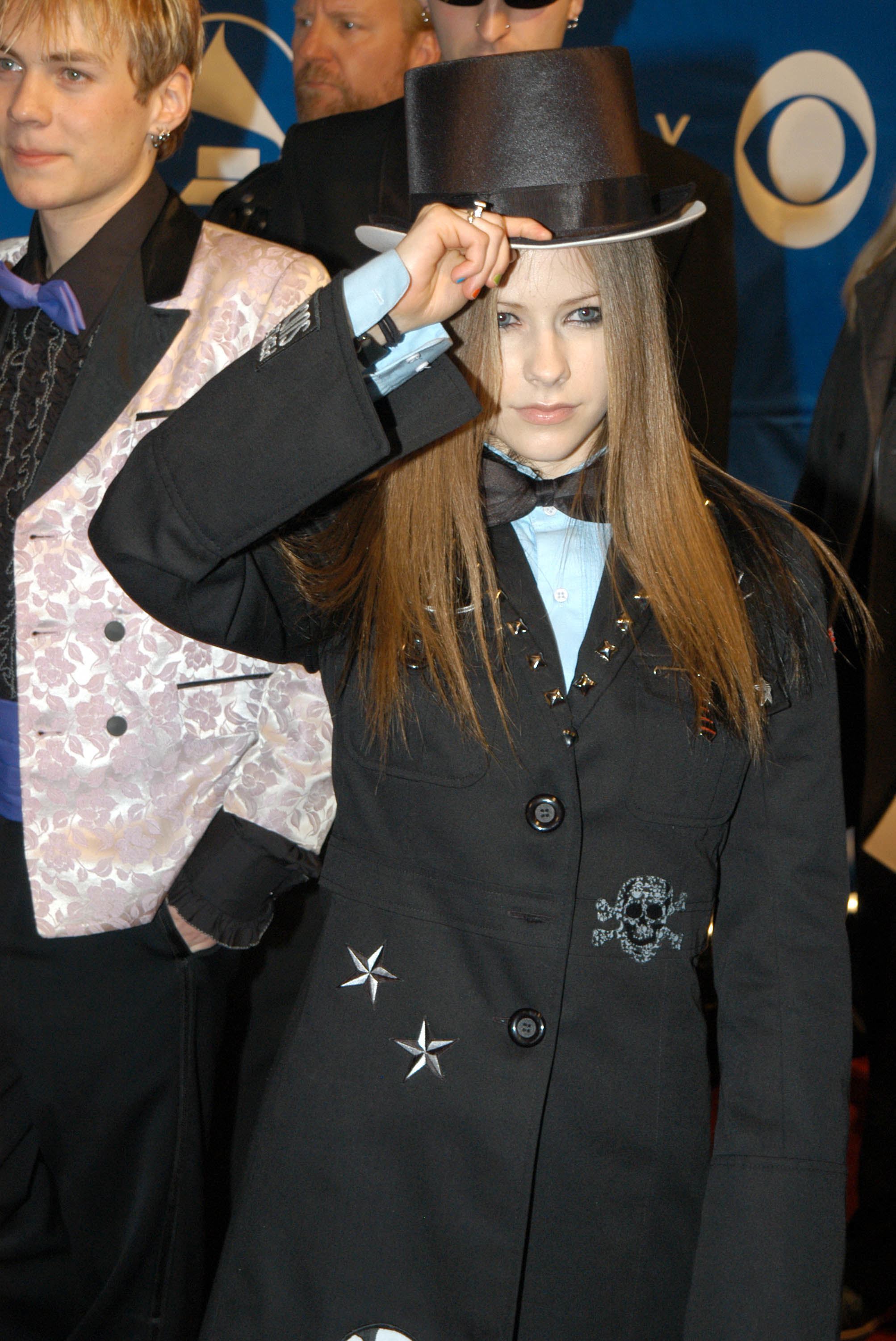 avril lavigne with tie