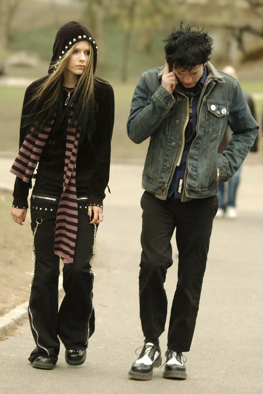 Avril Lavigne and Deryck Whibley walk in the park.