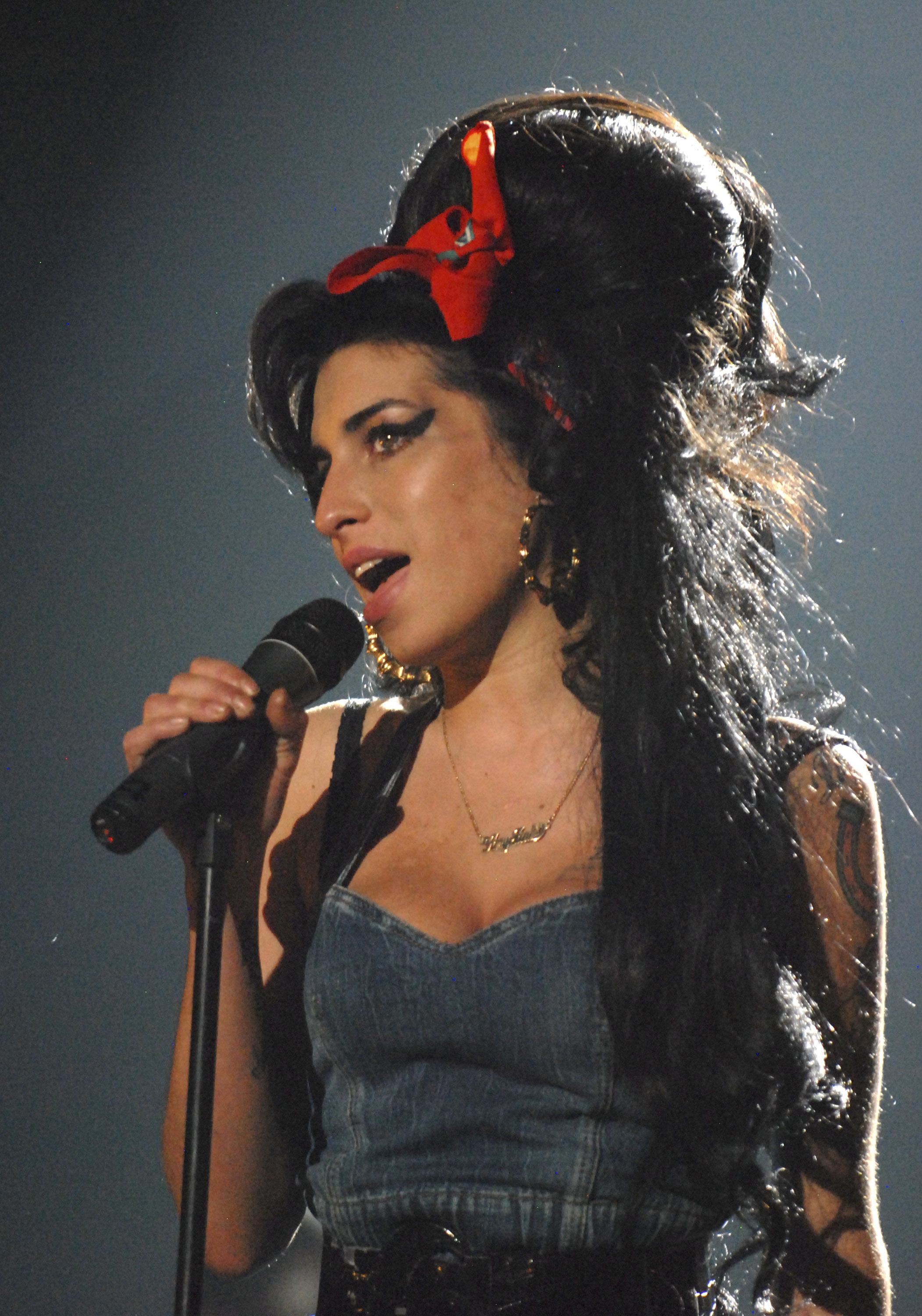 Amy Winehouse onstage