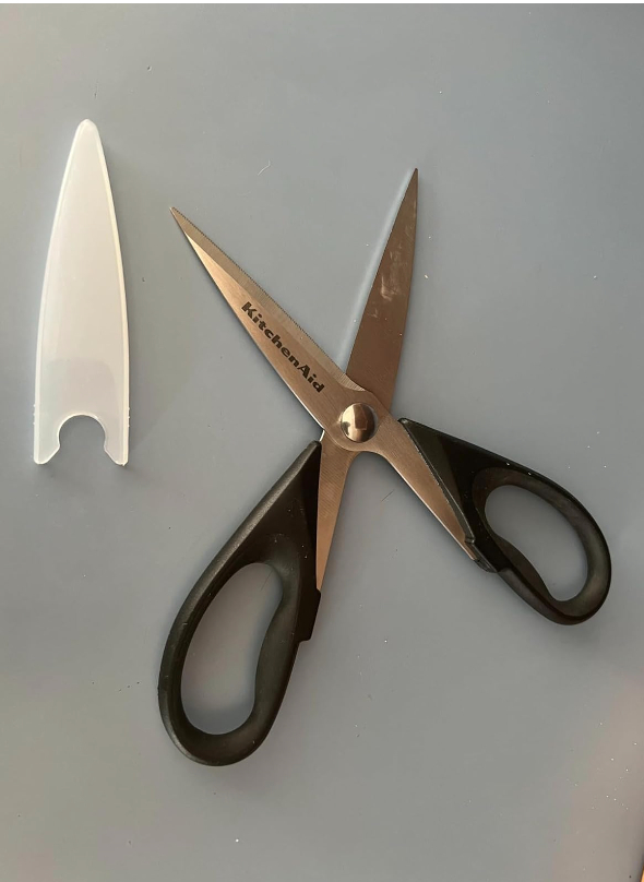 a reviewer photo of a pair of kitchenaid shears