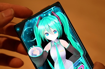 すごすぎる」「どういう仕組み！？」初音ミクの“動く”デジタルカードが