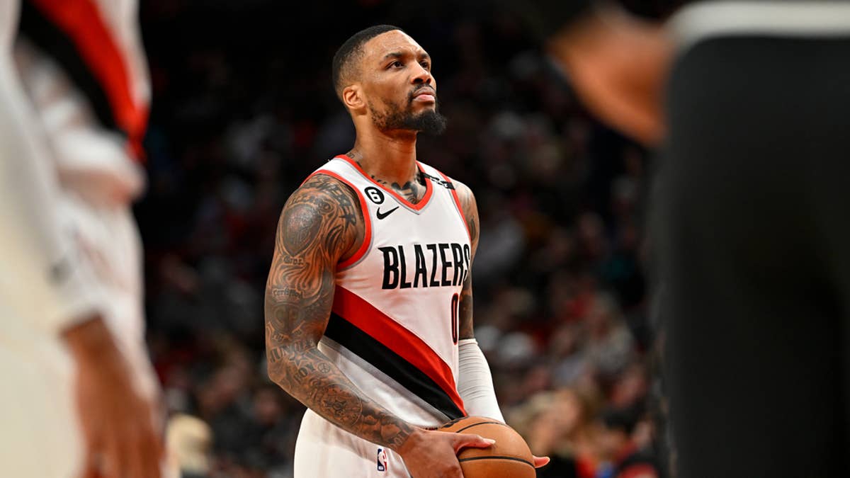 The Internet Reacts To The Toronto Raptors Losing Out On Damian Lillard