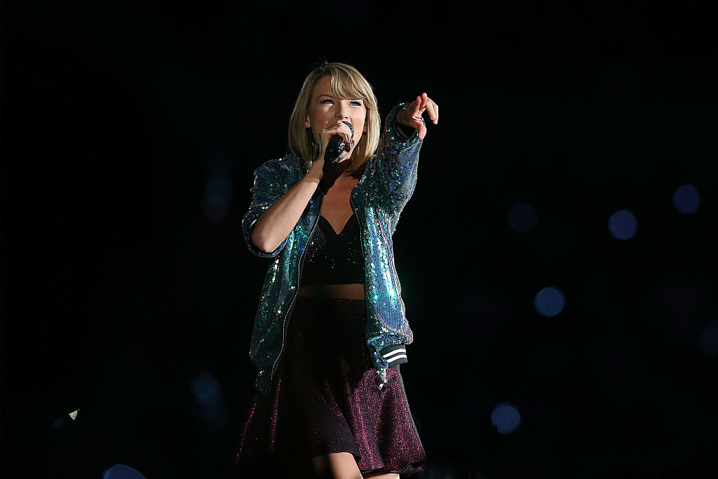Taylor sings onstage at the &quot;1989 World Tour&quot; in 2015.
