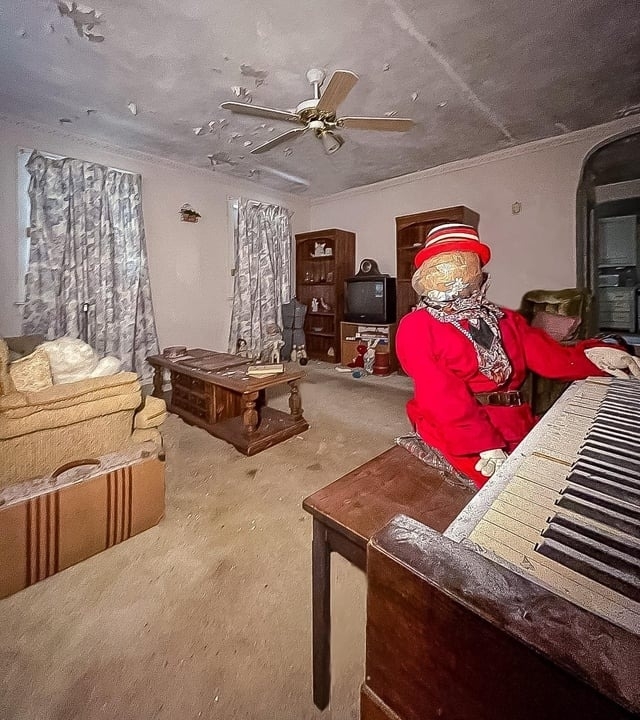 A creepy room with a dummy at the piano