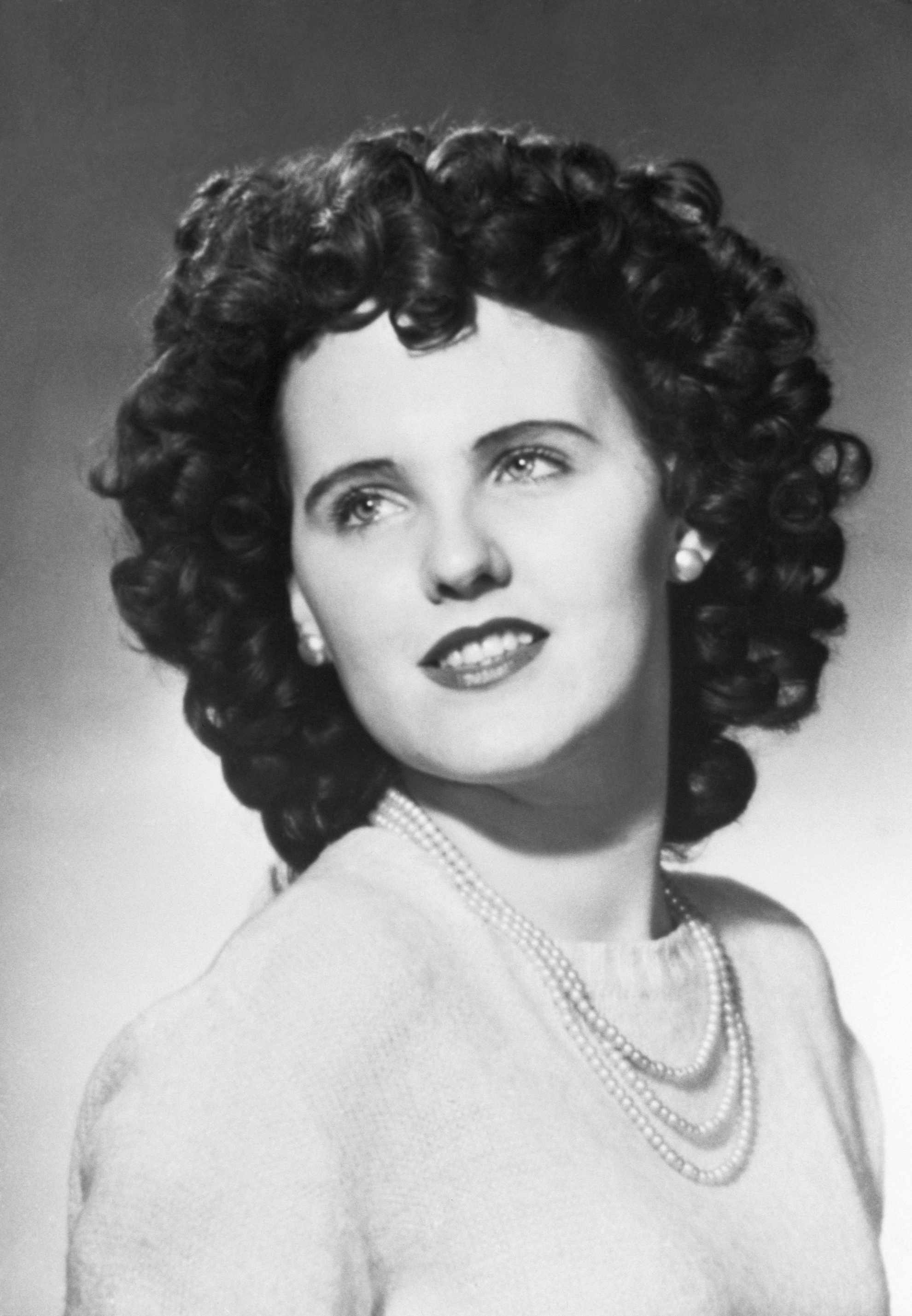 a photograph of Elizabeth Short