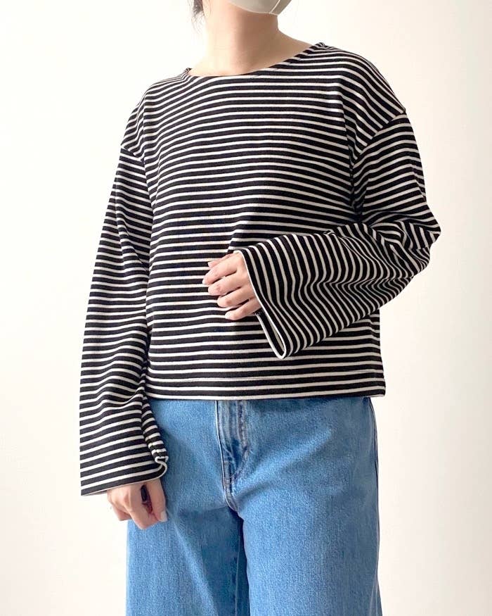 GU(ジーユー)のおすすめトップス「ワイドスリーブT(長袖)(ボーダー)Q+E」